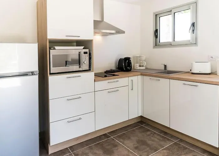 En Pierre U Pinu, 2 Personnes, Muratello, 6 Kms De Vecchio Порто-Веккіо