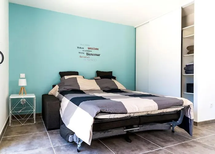 En Pierre U Pinu, 2 Personnes, Muratello, 6 Kms De Vecchio